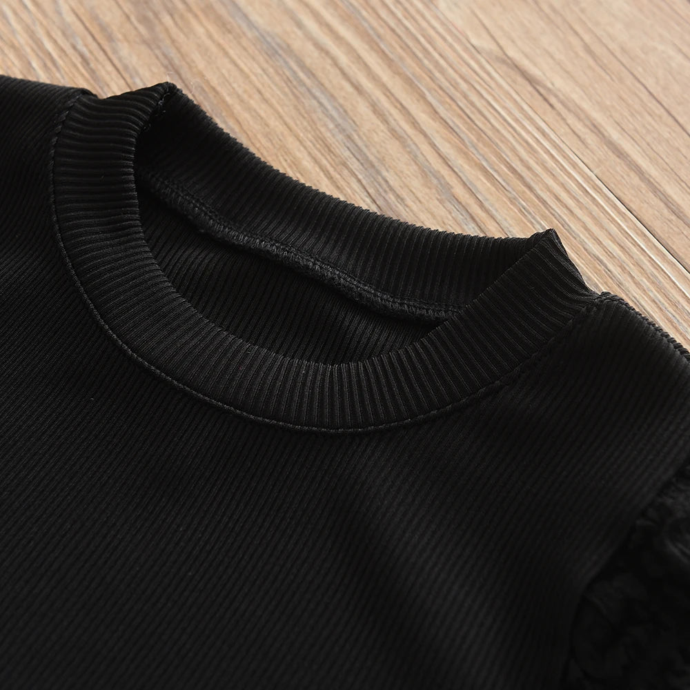 Conjunto Infantil Inverno Xadrez com Blusa Preta de Manga Longa e Saia com Laço