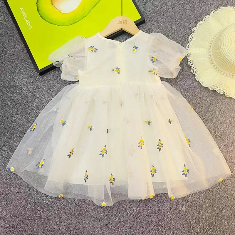 Vestido Infantil Tule Floral – Delicadeza e Encanto para Momentos Especiais