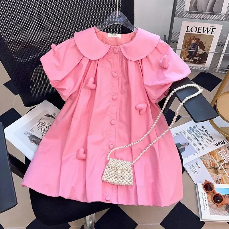 Vestido Infantil Rosa com Aplicações de Coração e Bolsa de Pérolas