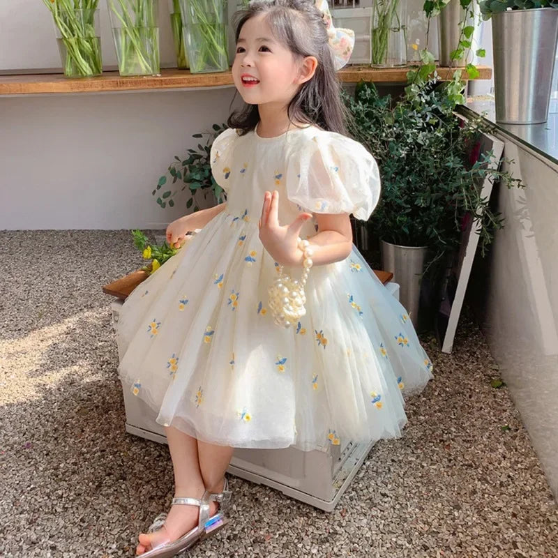Vestido Infantil Tule Floral – Delicadeza e Encanto para Momentos Especiais