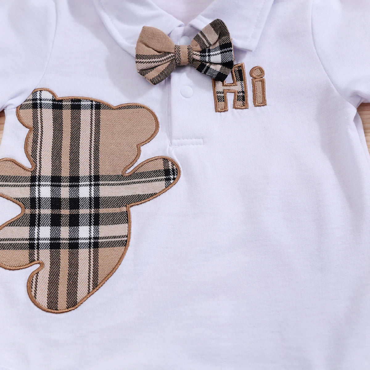 Conjunto Infantil Masculino Body Ursinho com Suspensório Xadrez – Charme Clássico para Pequenos Cavalheiros