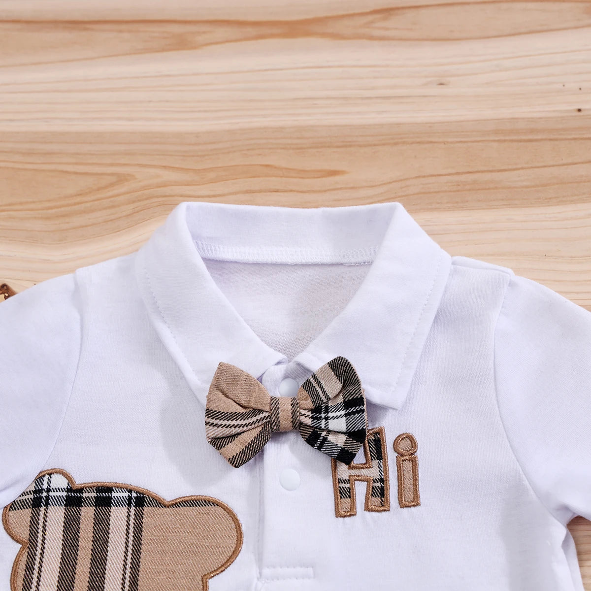 Conjunto Infantil Masculino Body Ursinho com Suspensório Xadrez – Charme Clássico para Pequenos Cavalheiros