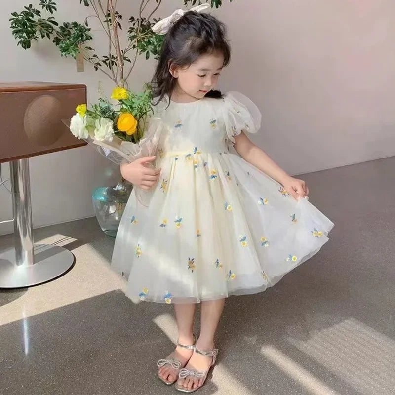 Vestido Infantil Tule Floral – Delicadeza e Encanto para Momentos Especiais