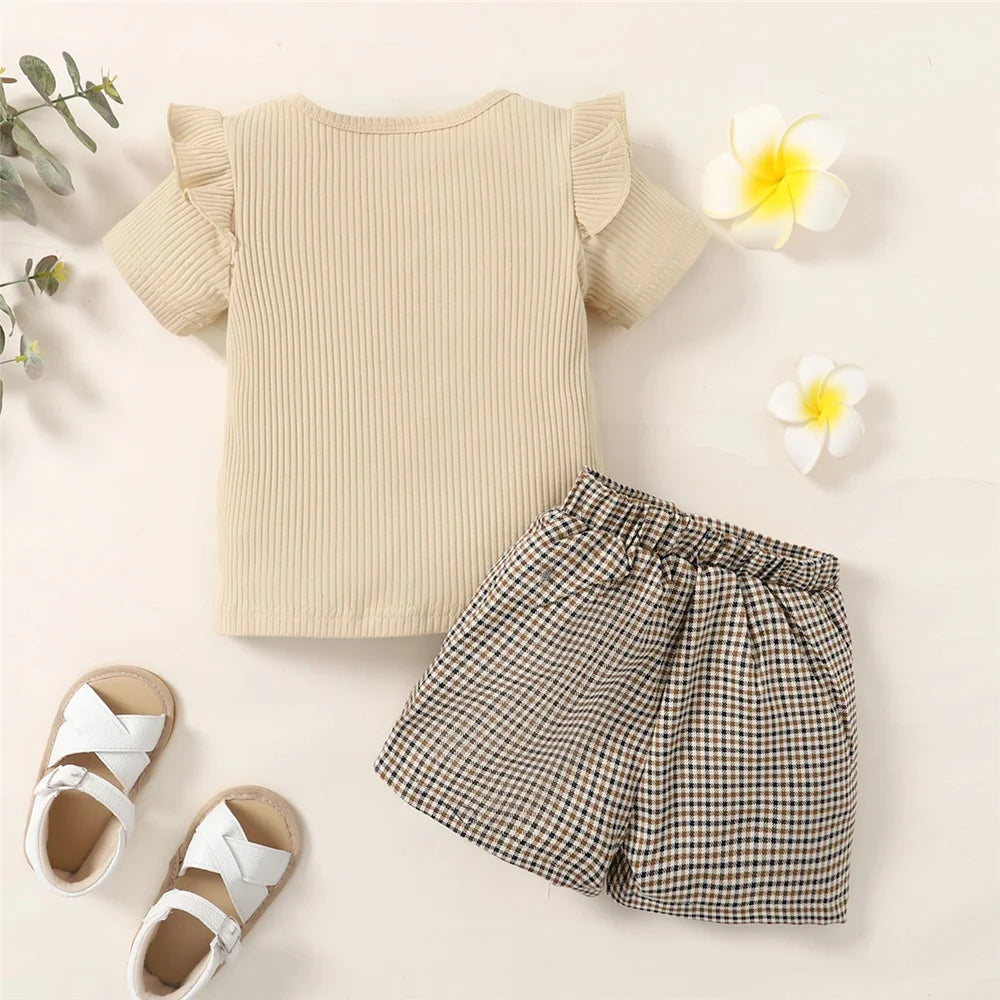 Conjunto Infantil Feminino Camiseta com Frase e Short Xadrez com Cinto – Estilo e Conforto para o Dia a Dia