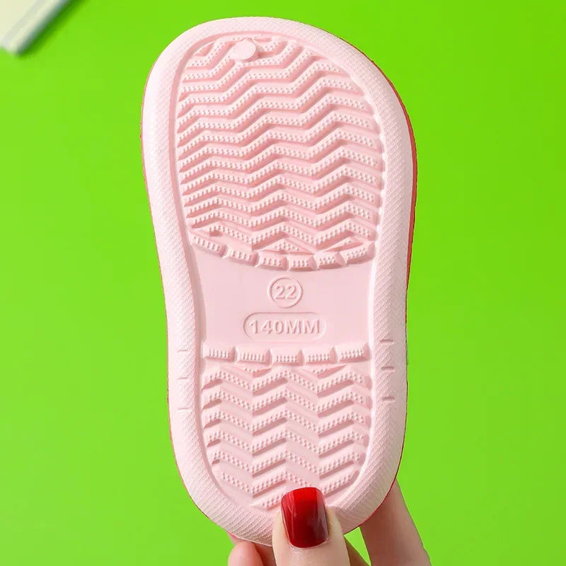 Sandália Infantil Tipo Crocs Missvi com Apliques Divertidos