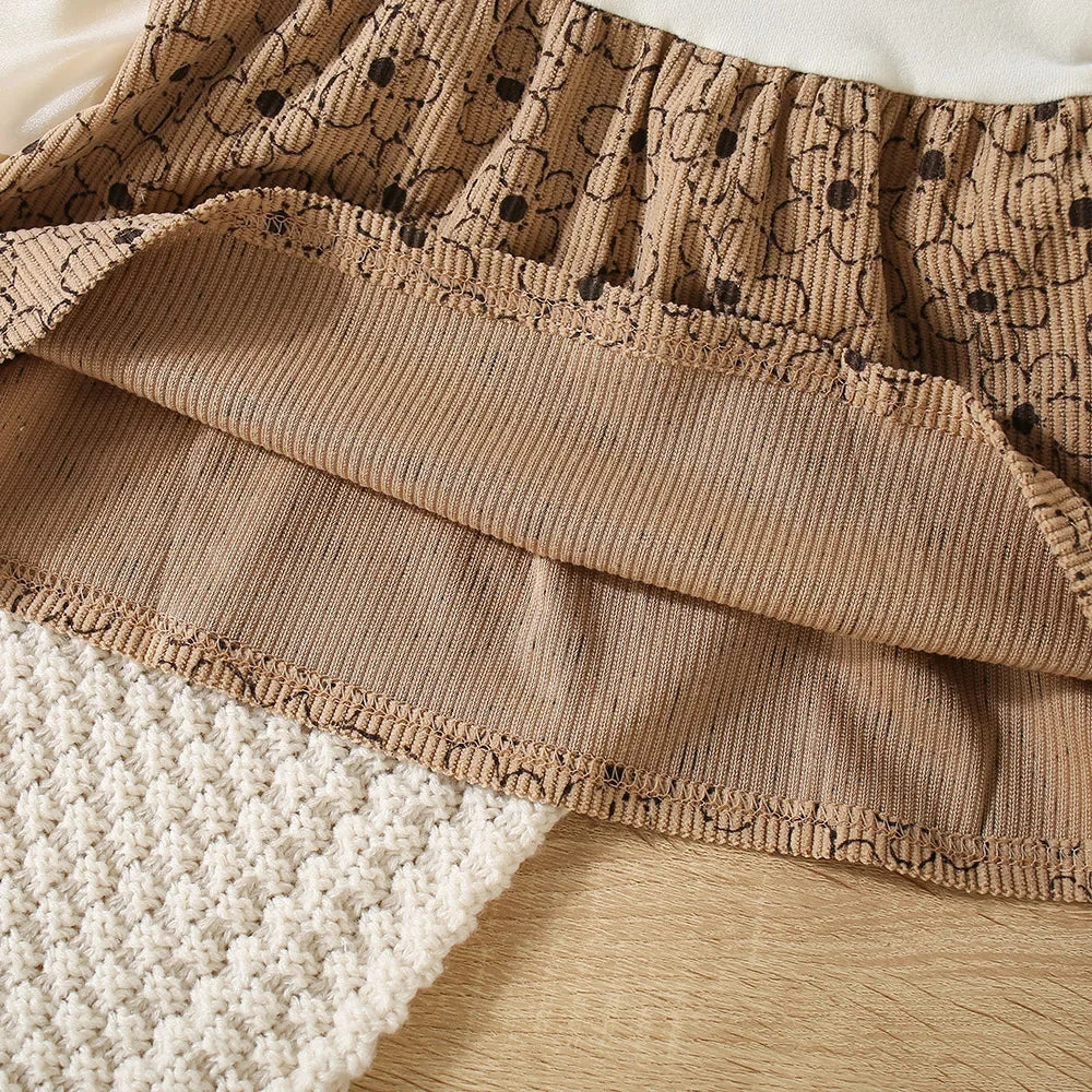 Vestido Infantil Bege com Blusa e Aplique de Coelhinho