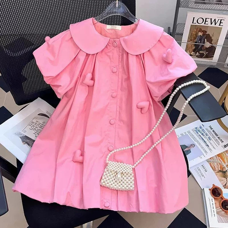 Vestido Infantil Rosa com Aplicações de Coração e Bolsa de Pérolas