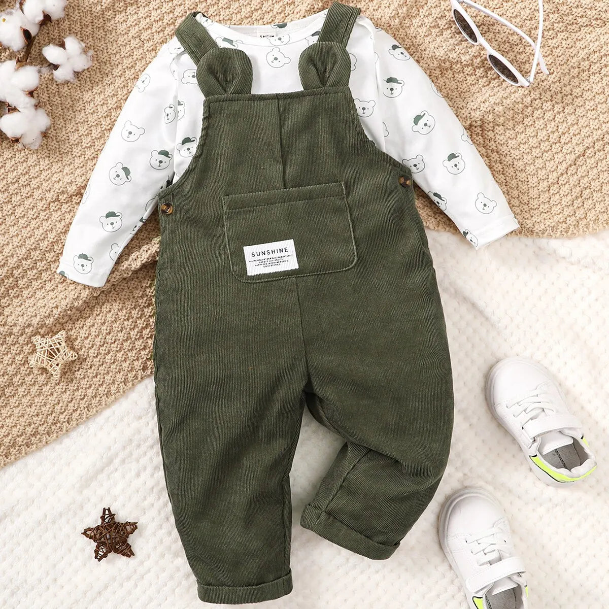 Jardineira Infantil Verde com Camiseta Estampada