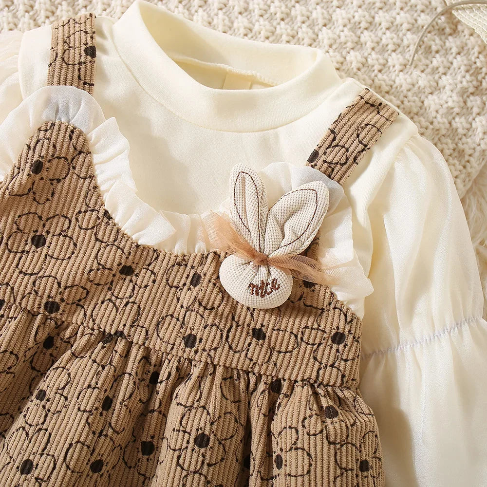 Vestido Infantil Bege com Blusa e Aplique de Coelhinho