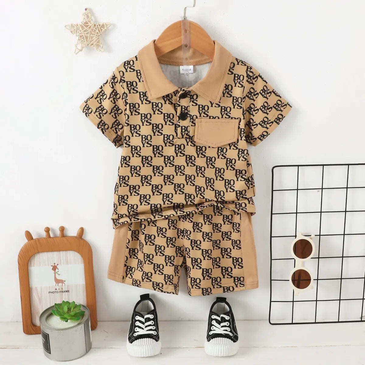 Conjunto Infantil Masculino Camisa Polo e Shorts Bege com Estampa