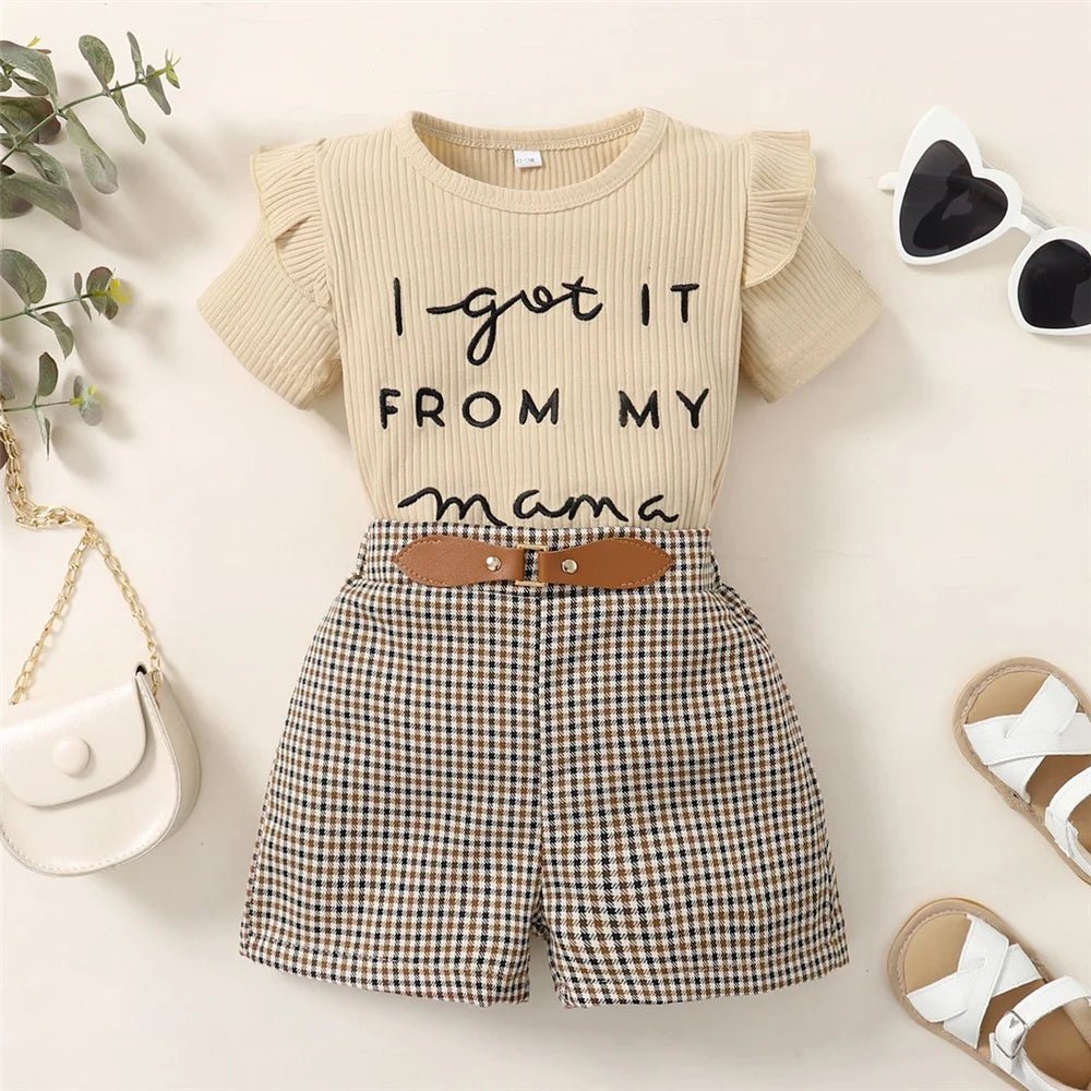 Conjunto Infantil Feminino Camiseta com Frase e Short Xadrez com Cinto – Estilo e Conforto para o Dia a Dia