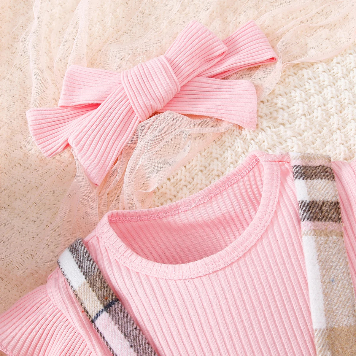 Conjunto Infantil Rosa com Saia Xadrez e Tiara