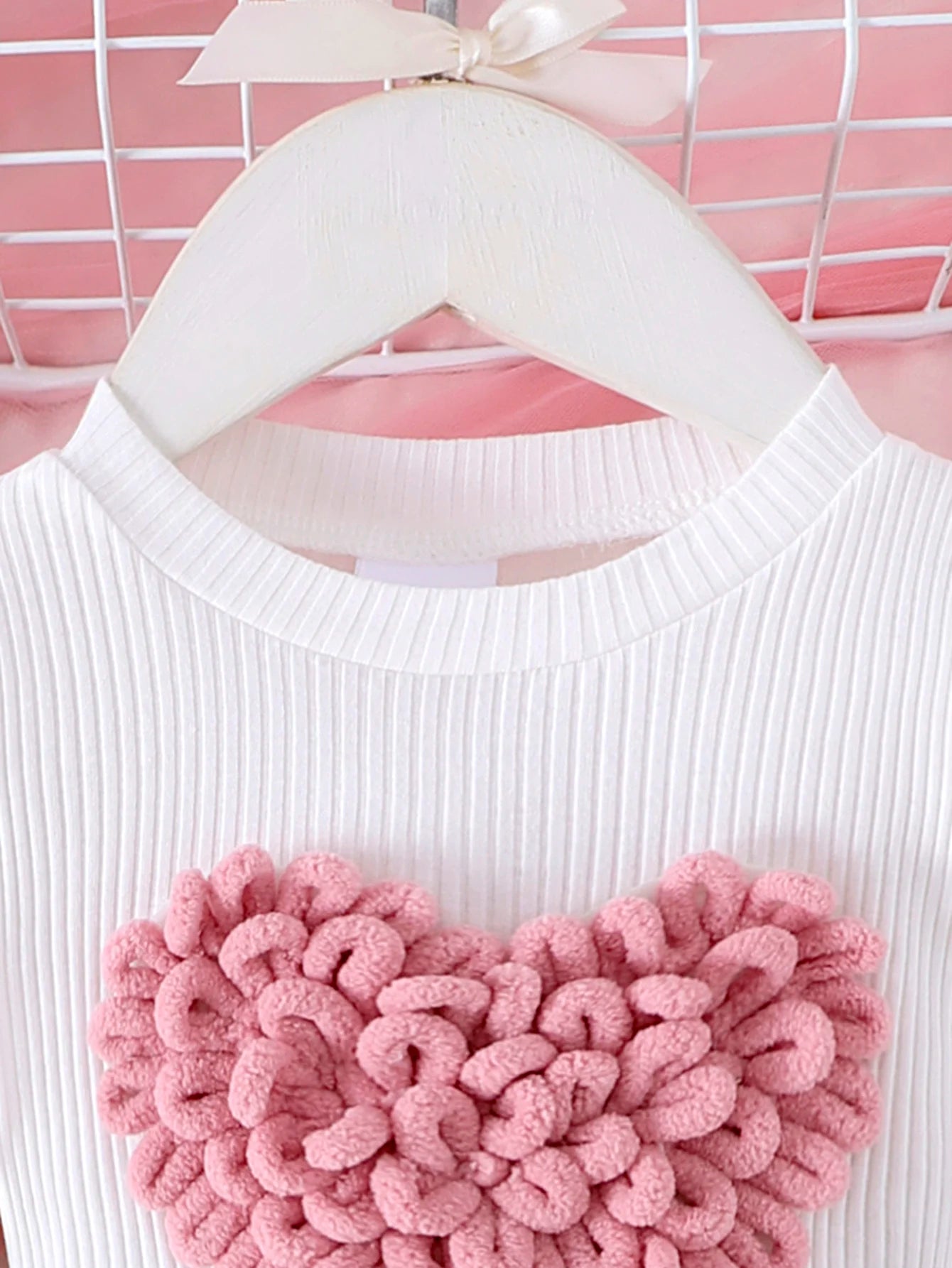Conjunto Infantil Blusa Coração e Saia com Laços – Charme e Conforto para Pequenas Fashionistas