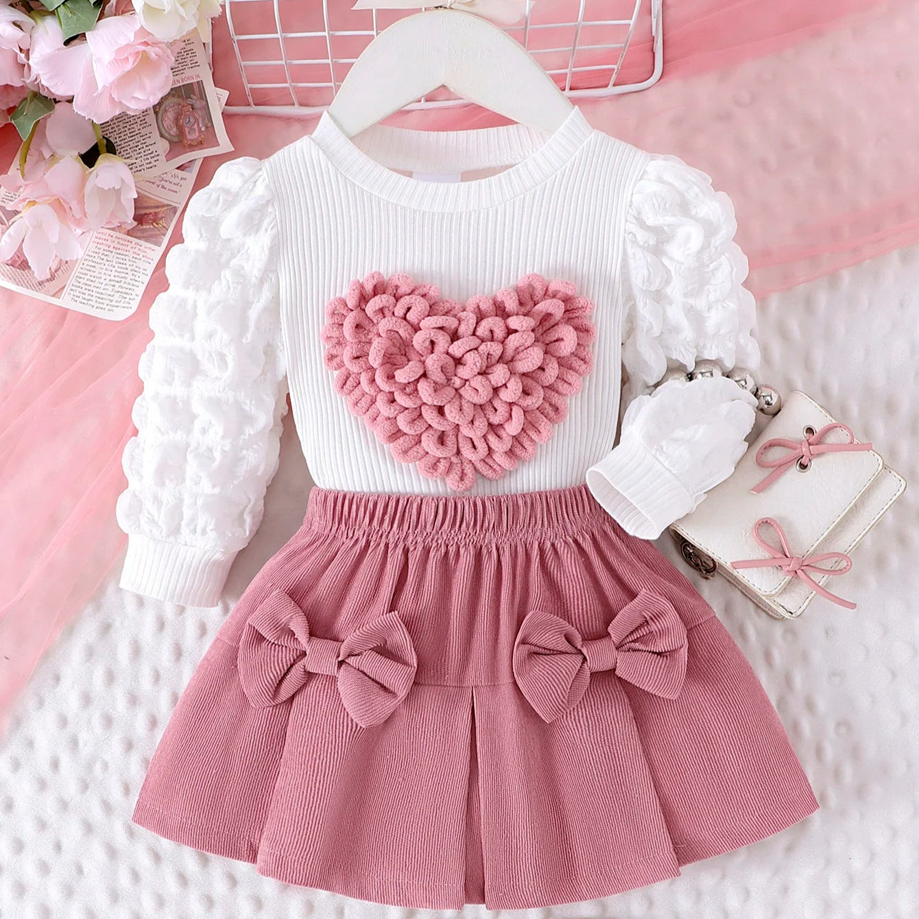 Conjunto Infantil Blusa Coração e Saia com Laços – Charme e Conforto para Pequenas Fashionistas