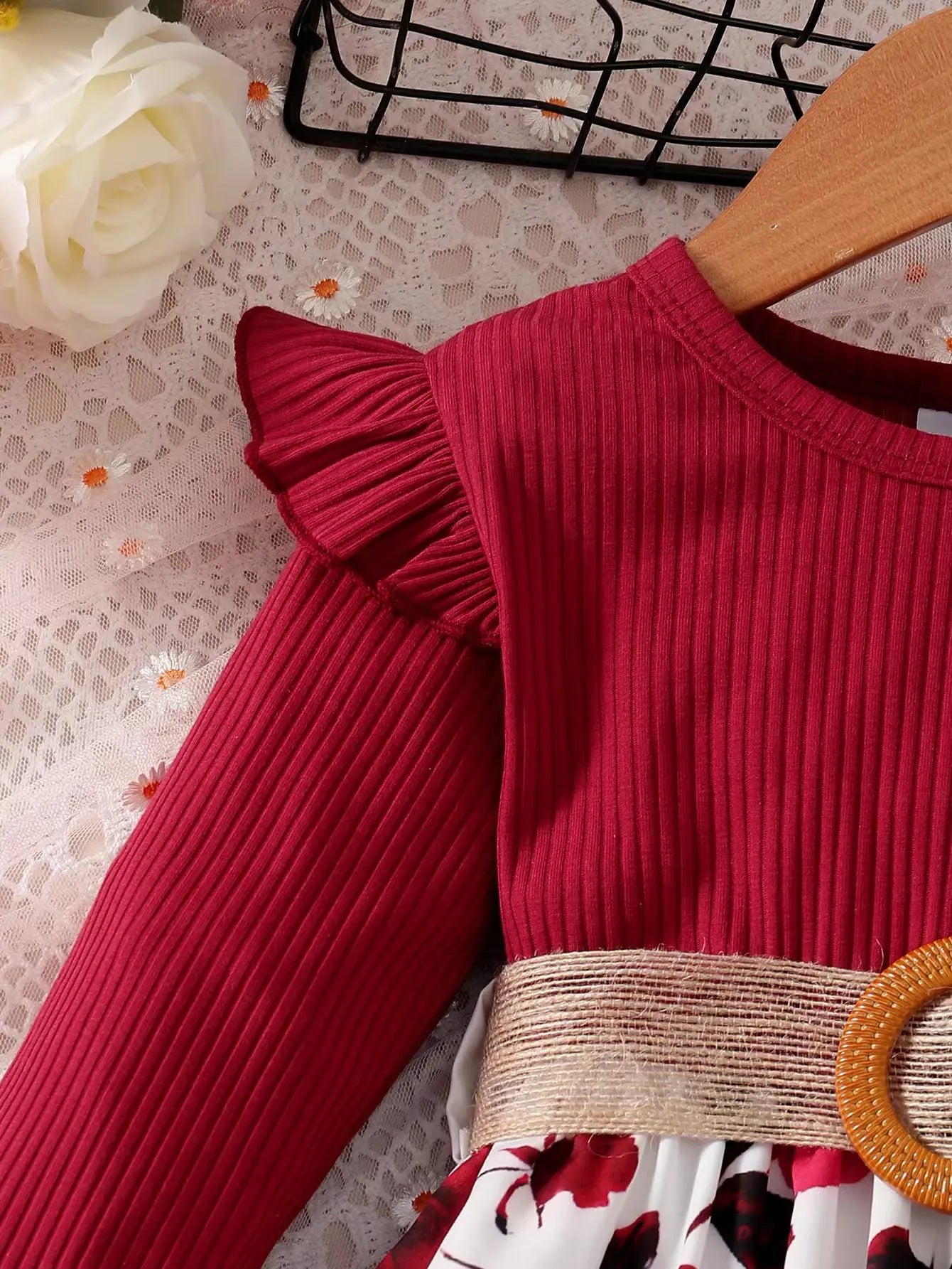 Vestido Infantil Manga Longa com Estampa de Rosas e Cinto Elegante