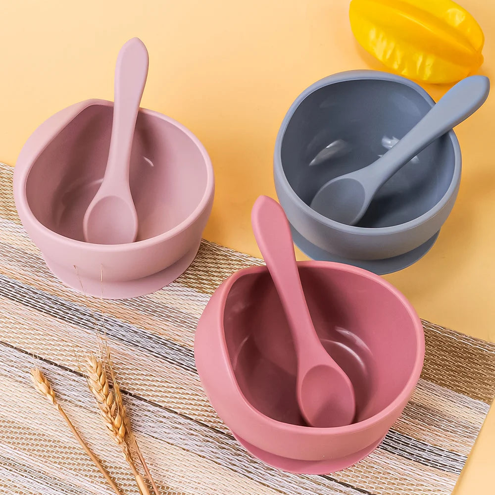 Kit 2 Tigela com Colher de Silicone Infantil com Base Antiderrapante – Segurança, Praticidade e Estilo nas Refeições