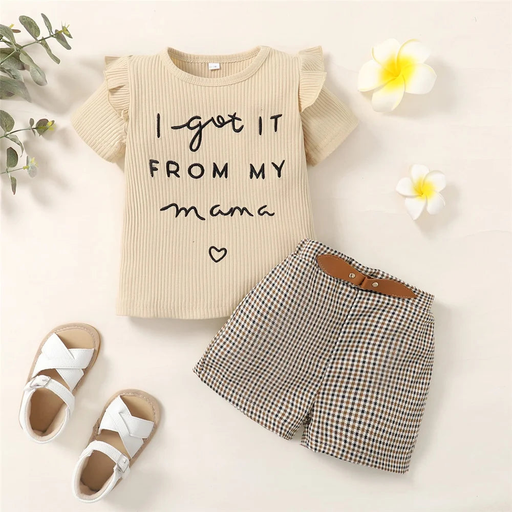 Conjunto Infantil Feminino Camiseta com Frase e Short Xadrez com Cinto – Estilo e Conforto para o Dia a Dia