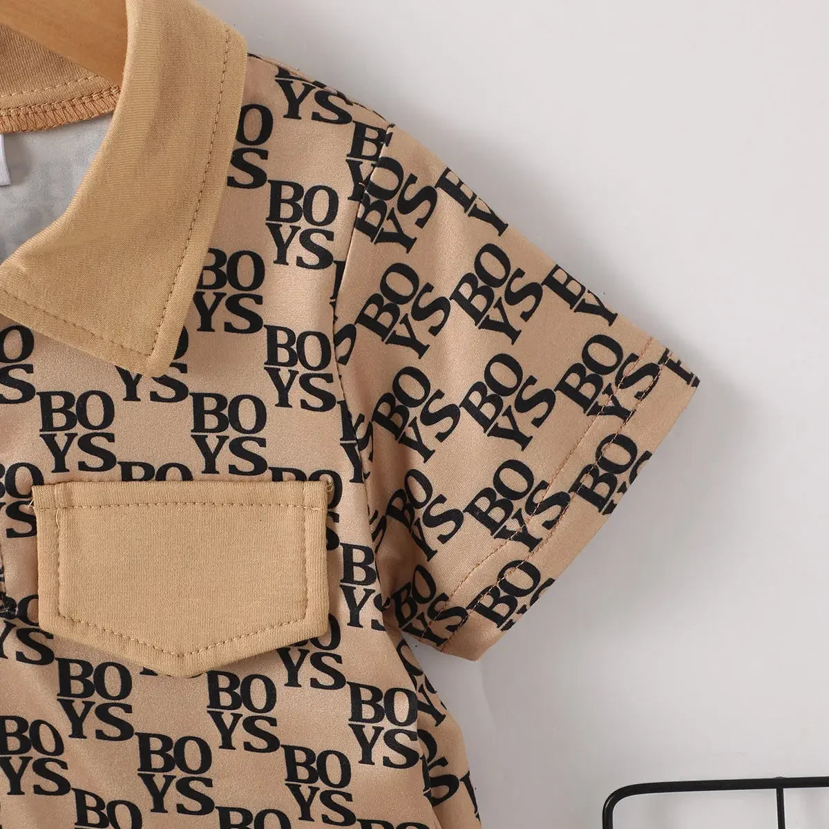 Conjunto Infantil Masculino Camisa Polo e Shorts Bege com Estampa