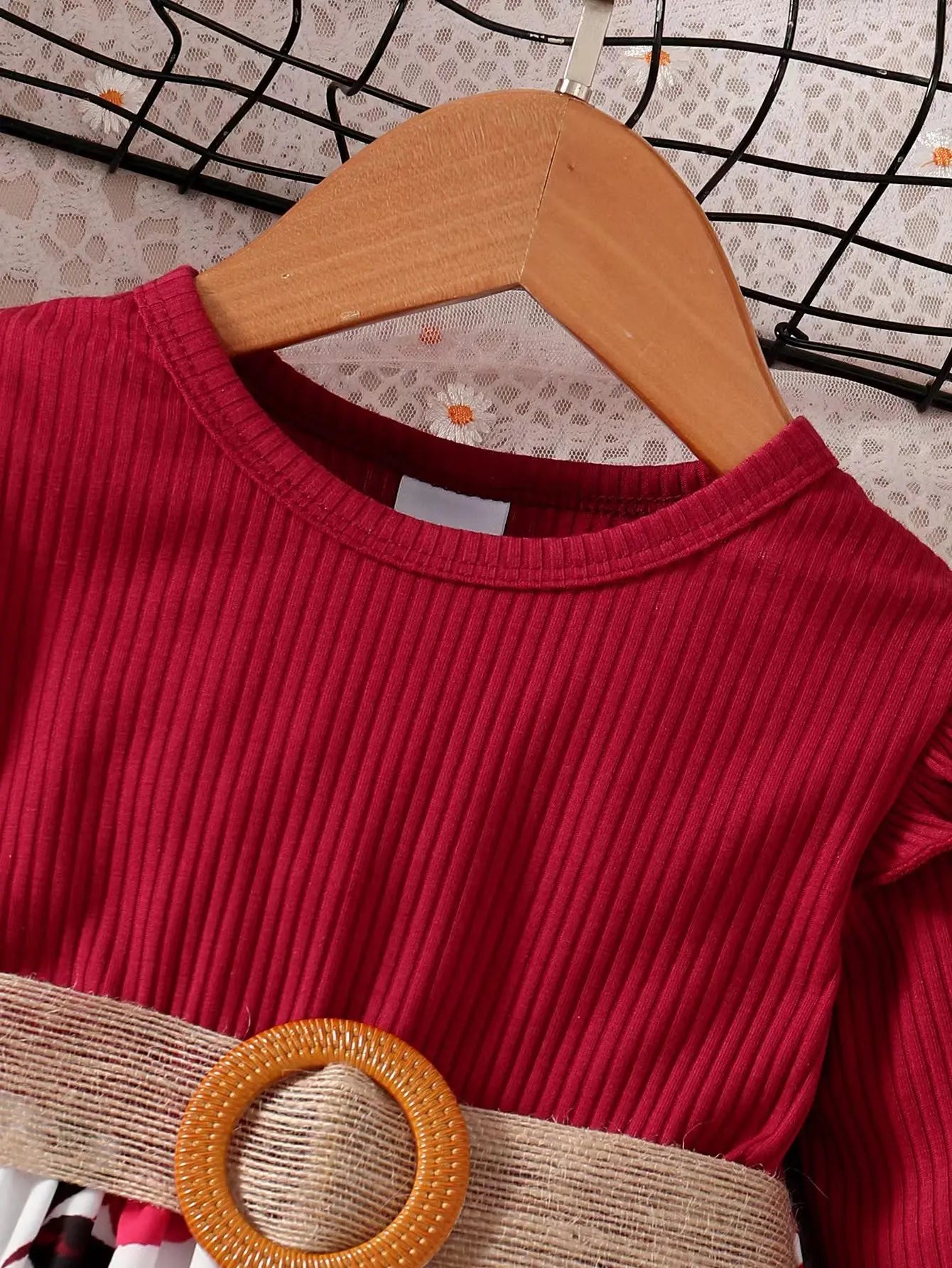 Vestido Infantil Manga Longa com Estampa de Rosas e Cinto Elegante