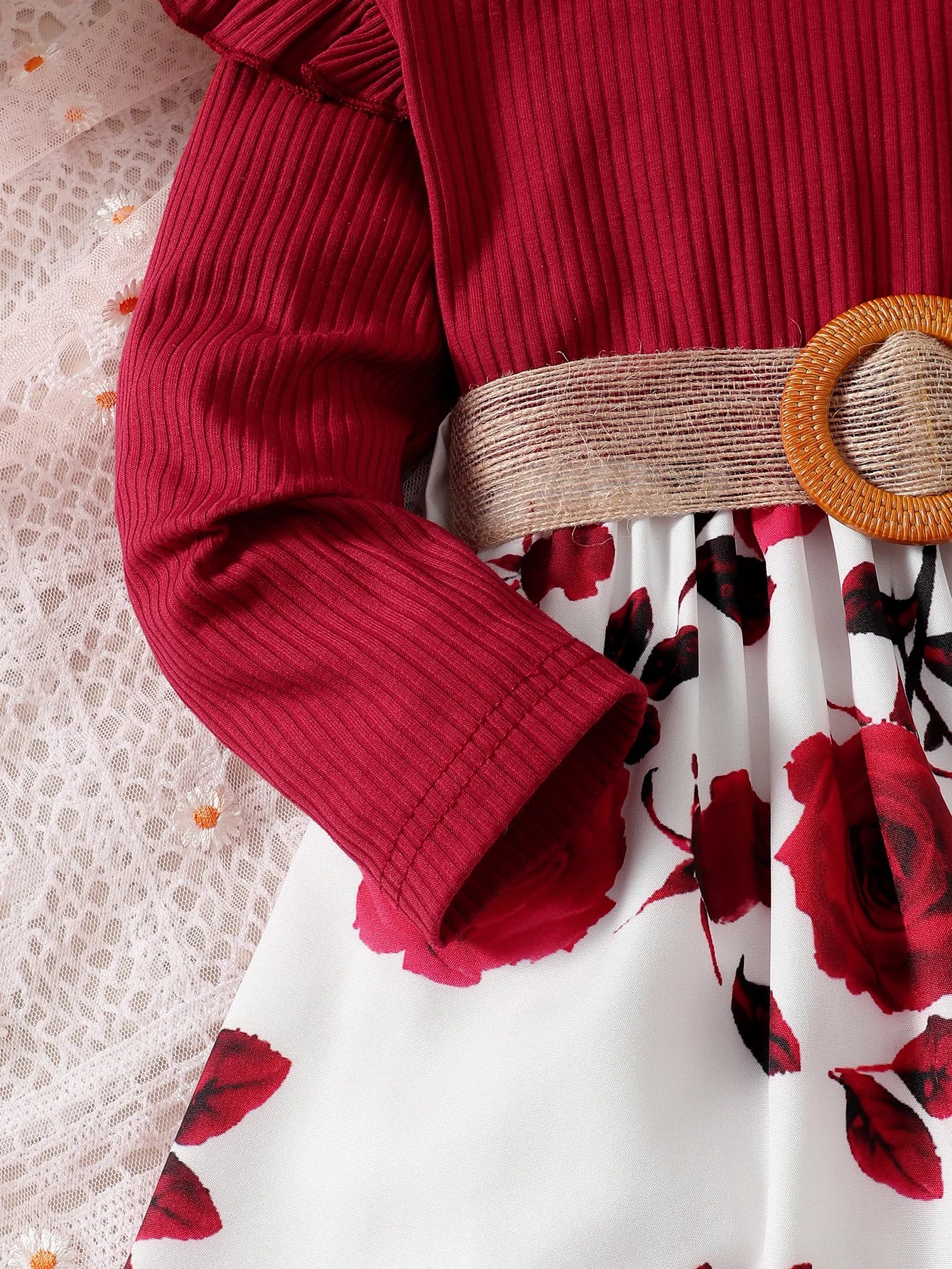 Vestido Infantil Manga Longa com Estampa de Rosas e Cinto Elegante