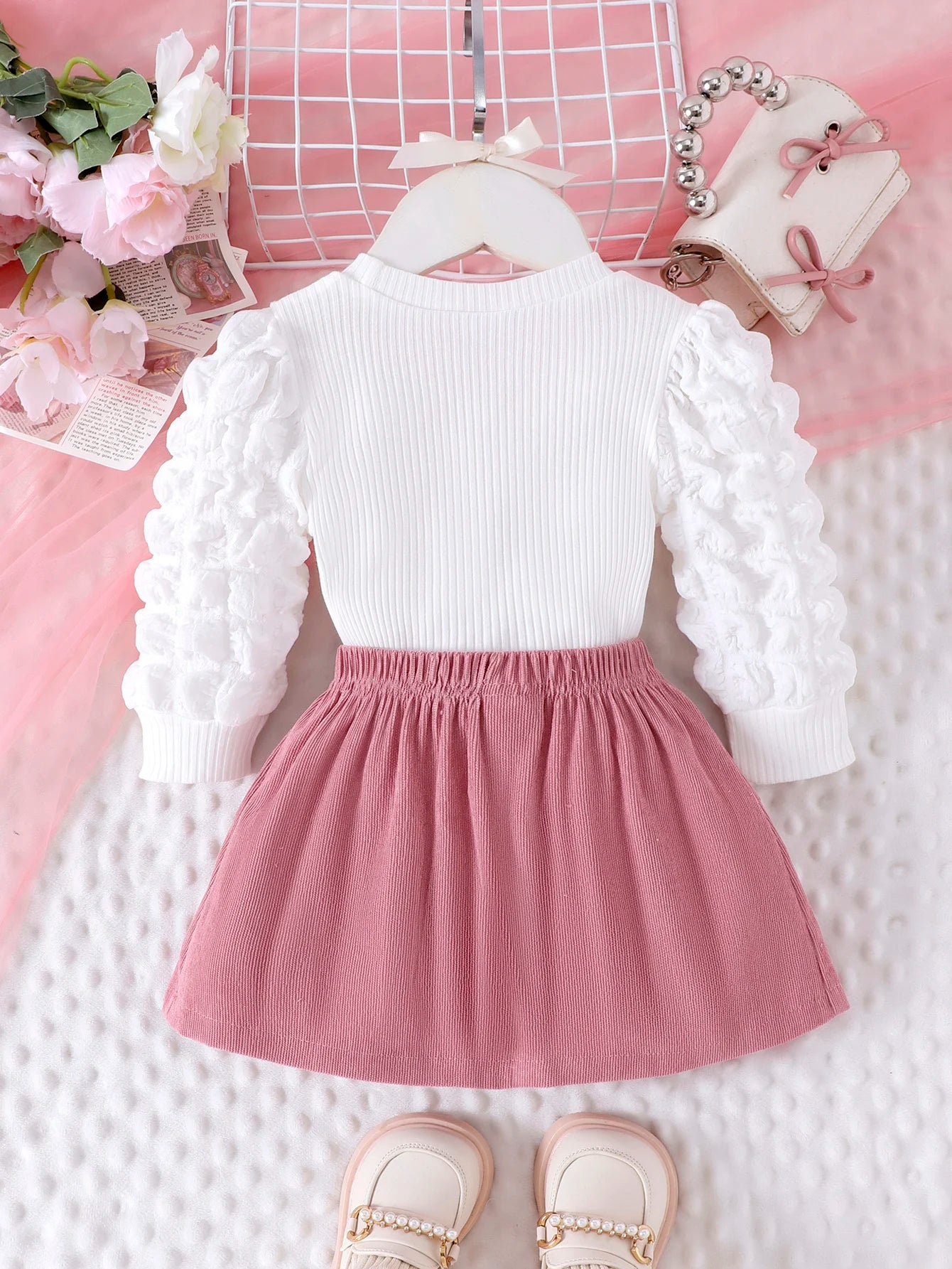 Conjunto Infantil Blusa Coração e Saia com Laços – Charme e Conforto para Pequenas Fashionistas