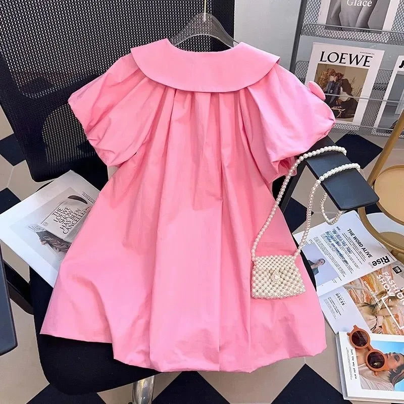 Vestido Infantil Rosa com Aplicações de Coração e Bolsa de Pérolas