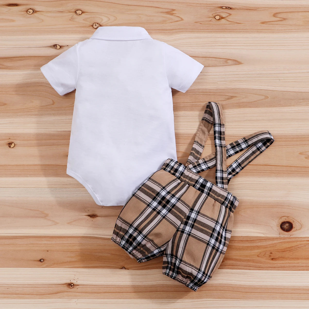 Conjunto Infantil Masculino Body Ursinho com Suspensório Xadrez – Charme Clássico para Pequenos Cavalheiros