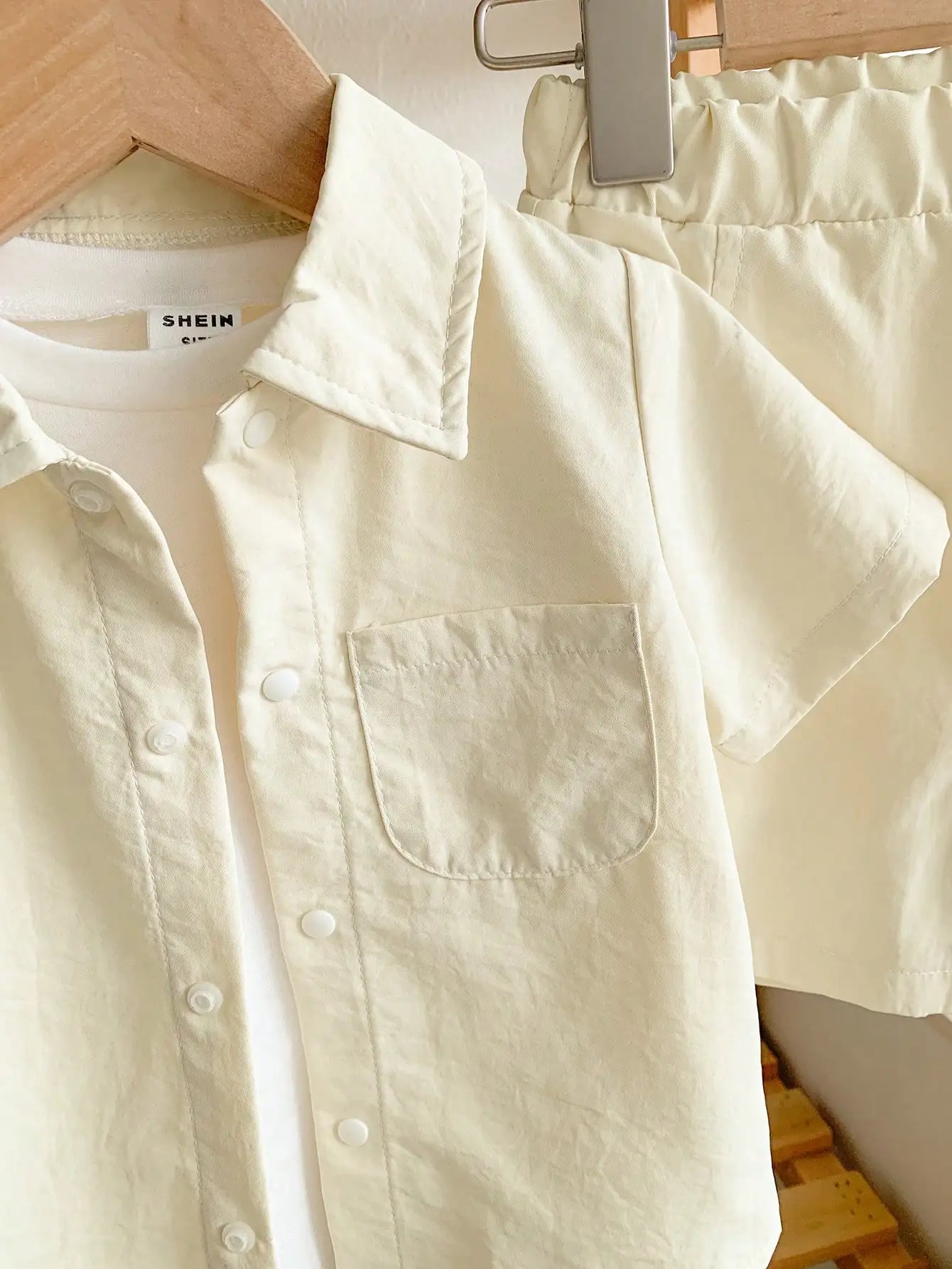 Conjunto Infantil Camisa e Shorts Bege