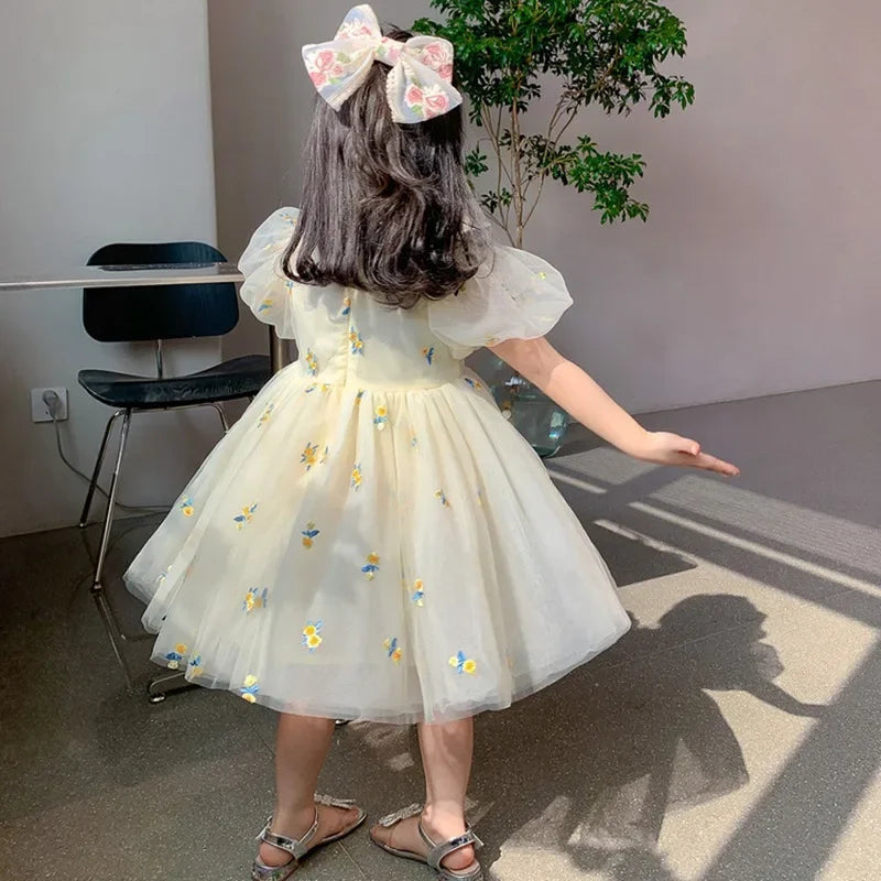 Vestido Infantil Tule Floral – Delicadeza e Encanto para Momentos Especiais