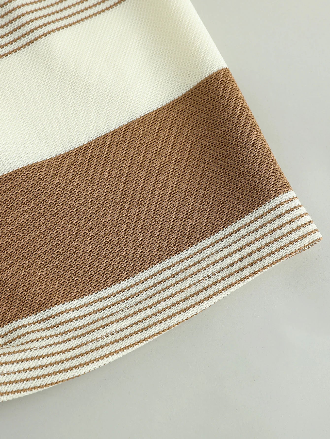 Conjunto Infantil Polo Listrado com Bordado de Leão – Conforto e Charme para o Dia a Dia