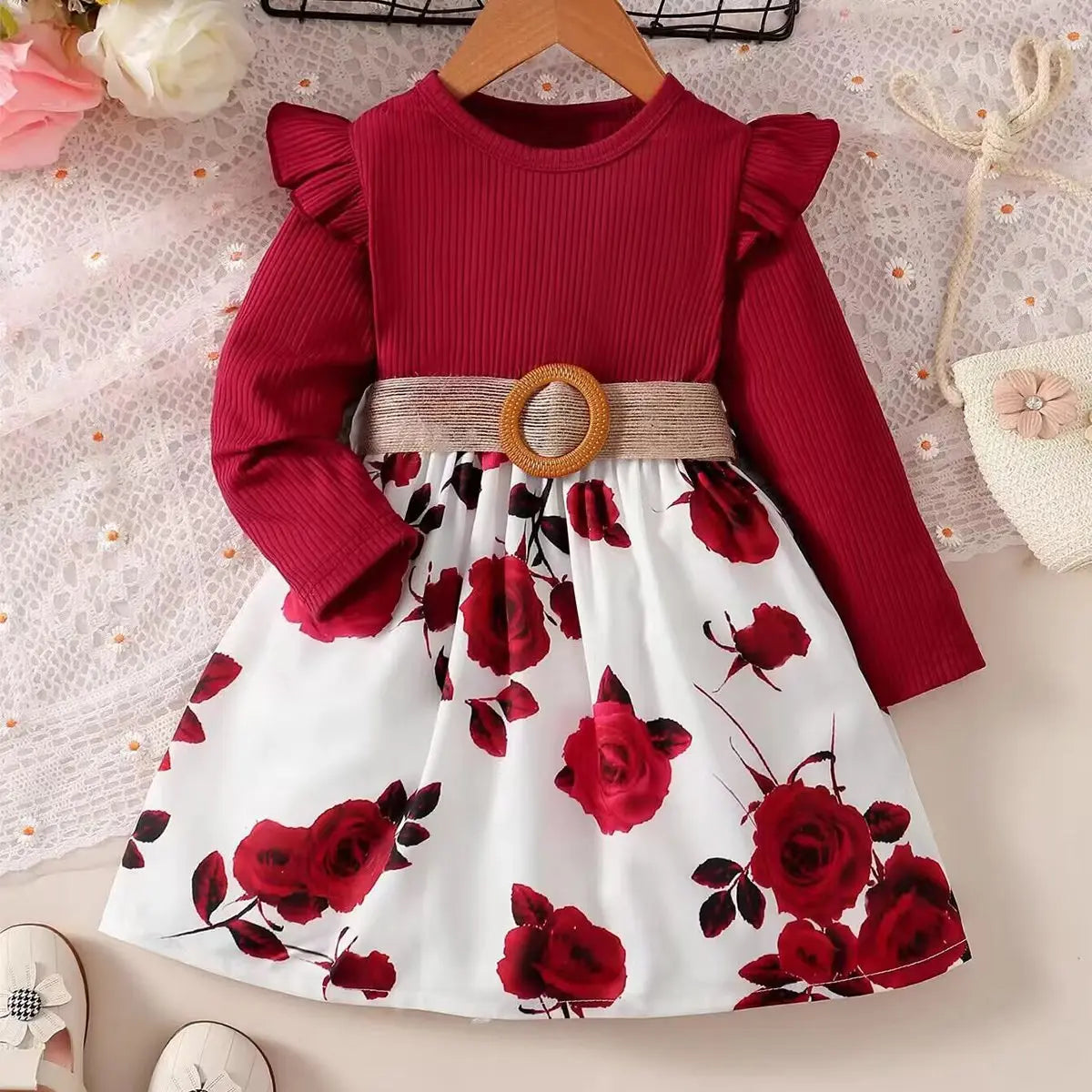 Vestido Infantil Manga Longa com Estampa de Rosas e Cinto Elegante