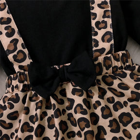 Macacão Infantil com Saia de Alça Estampa Animal Print – Estilo Selvagem com Conforto