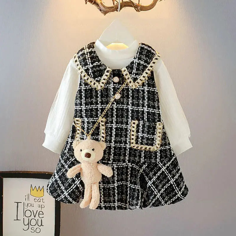 Vestido Infantil Tweed Xadrez com Bolsa Ursinho – Estilo e Conforto para Momentos Especiais