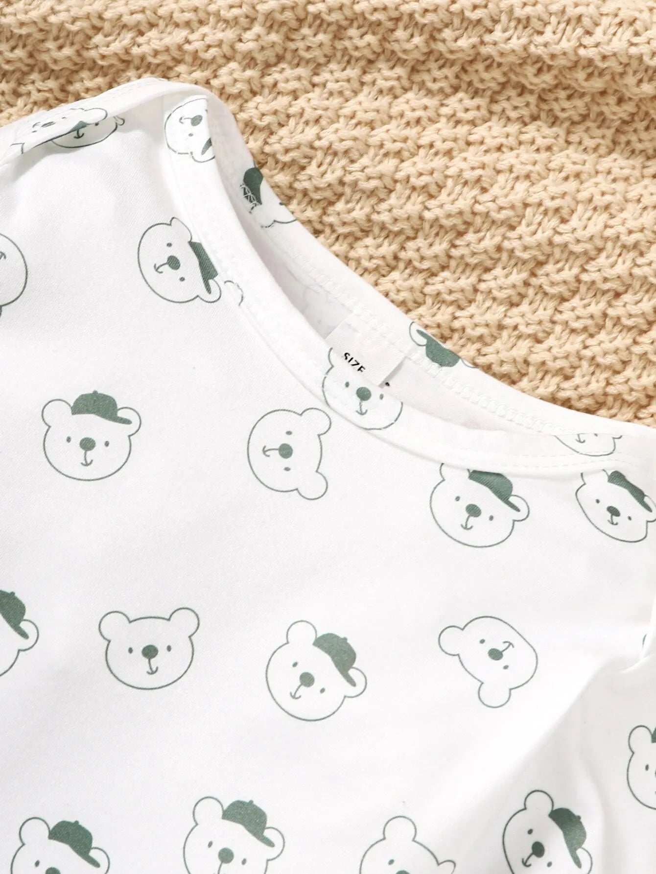 Jardineira Infantil Verde com Camiseta Estampada