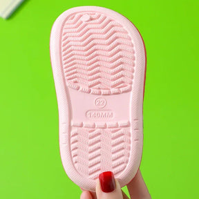 Sandália Infantil Tipo Crocs Missvi com Apliques Divertidos