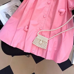 Vestido Infantil Rosa com Aplicações de Coração e Bolsa de Pérolas