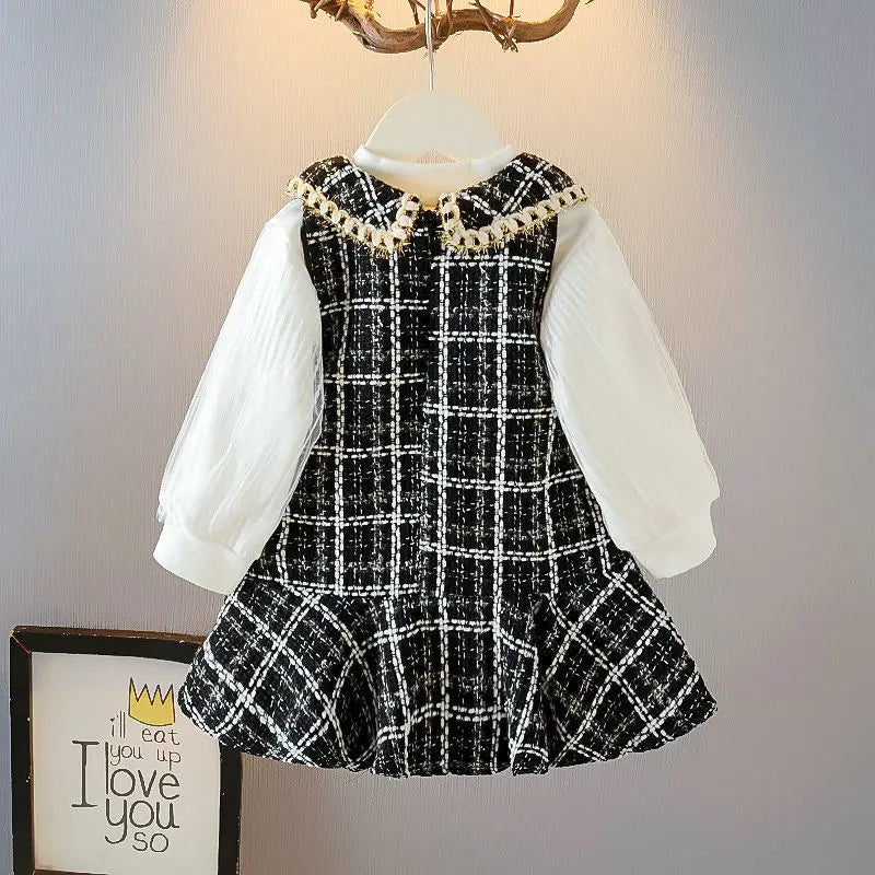Vestido Infantil Tweed Xadrez com Bolsa Ursinho – Estilo e Conforto para Momentos Especiais