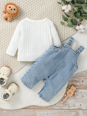Macacão Jardineira Jeans Infanti com Blusa de Manga Longa