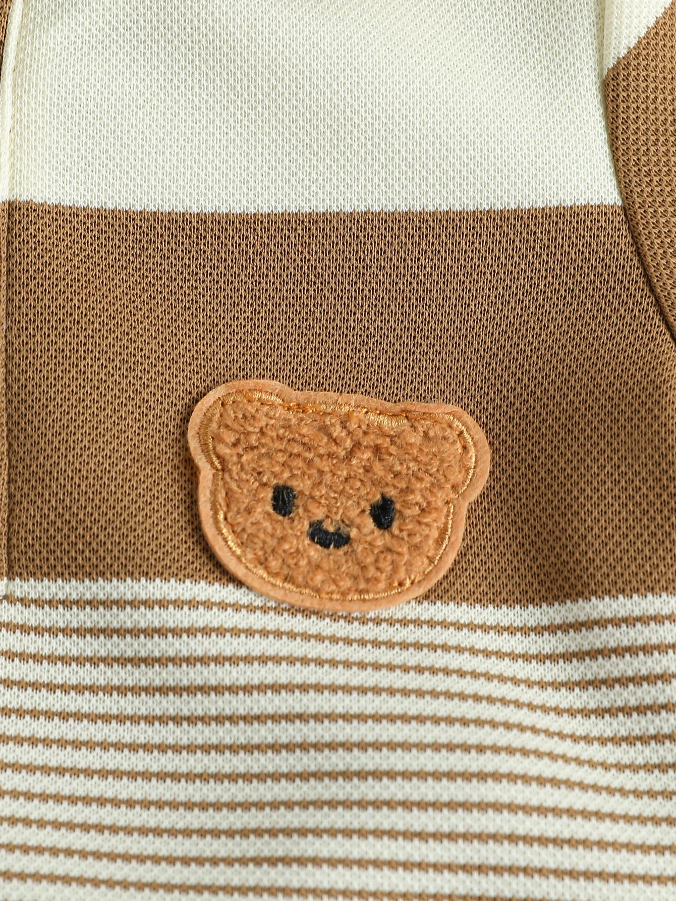 Conjunto Infantil Polo Listrado com Bordado de Leão – Conforto e Charme para o Dia a Dia