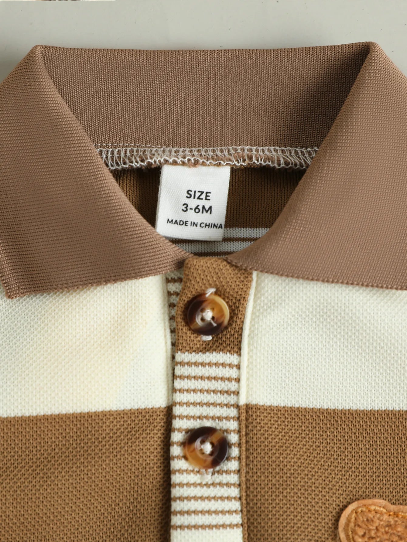 Conjunto Infantil Polo Listrado com Bordado de Leão – Conforto e Charme para o Dia a Dia