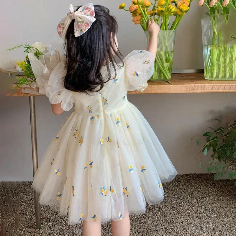 Vestido Infantil Tule Floral – Delicadeza e Encanto para Momentos Especiais