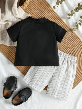 Conjunto Infantil Camiseta Preta e Bermuda Listrada – Estilo e Conforto em um Só Look